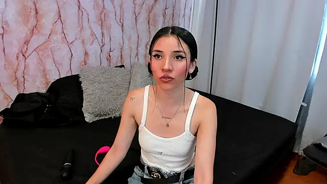 LILA ELLIOT online show from December 12, 8:53 pm