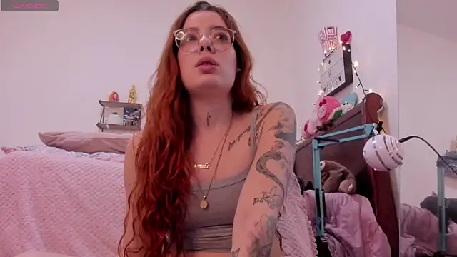 Snapshot of Manuela_monroe chatting on May 17, 9:44 pm Manuela monroe online show from May 17, 9:44 pm