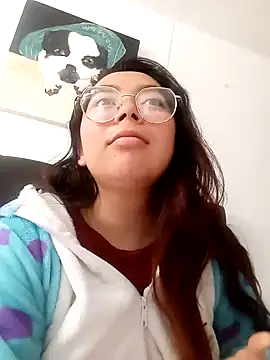 Peach-Lawrence online show from December 19, 4:13 pm