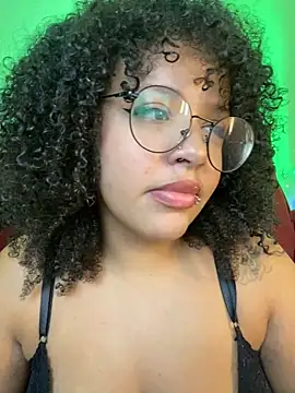 Snapshot of 99_Lilith chatting on April 18, 12:25 am 99 Lilith online show from April 18, 12:25 am