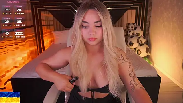 SusieWood online show from July 2, 8:04 pm