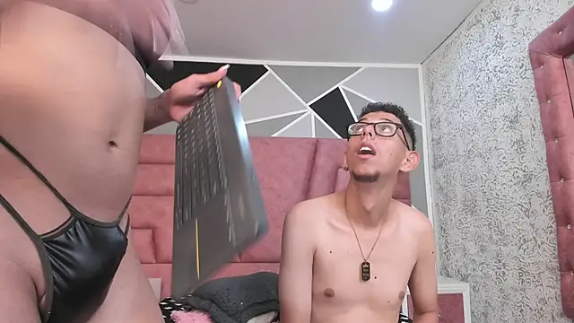 Derek and Skarlet online show from January 16, 7:10 pm