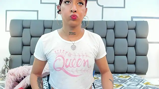 Derek and Skarlet online show from September 9, 3:00 pm