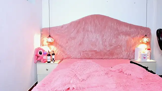 Derek and Skarlet online show from November 28, 3:04 pm