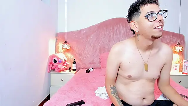 Derek and Skarlet online show from November 29, 3:04 pm