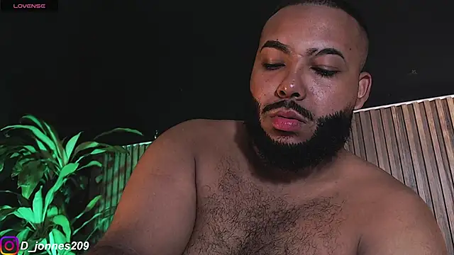 DilanJonnes  online show from October 12, 11:15 pm