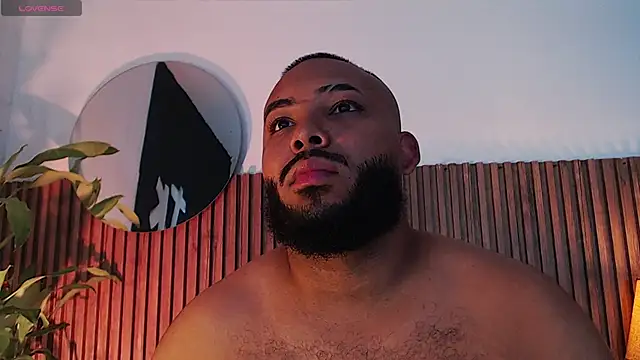 DilanJonnes  online show from November 26, 9:05 pm