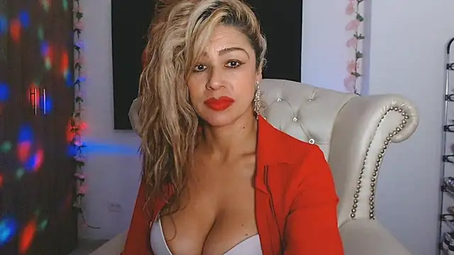 Snapshot of Isabelhot1 chatting on April 14, 8:15 pm Isabelhot1 online show from April 14, 8:15 pm
