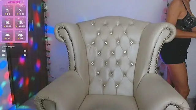 Snapshot of Isabelhot1 chatting on April 18, 8:20 pm Isabelhot1 online show from April 18, 8:20 pm