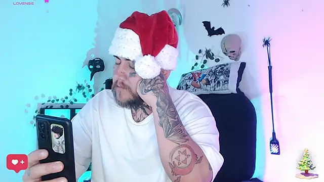 Snapshot of Ash_gusbig chatting on December 24, 4:55 am Ash gusbig online show from December 24, 4:55 am