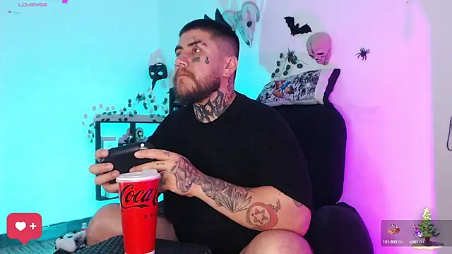 Snapshot of Ash_gusbig chatting on December 27, 3:20 am Ash gusbig online show from December 27, 3:20 am