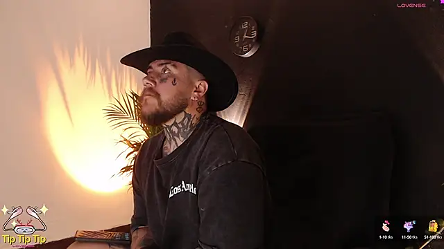 Snapshot of Ash_gusbig chatting on January 14, 2:19 am Ash gusbig online show from January 14, 2:19 am