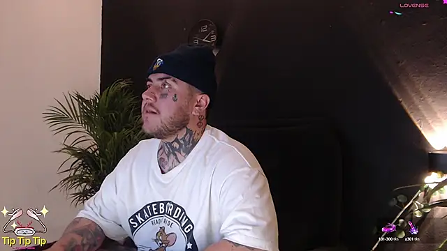 Snapshot of Ash_gusbig chatting on January 28, 5:11 am Ash gusbig online show from January 28, 5:11 am