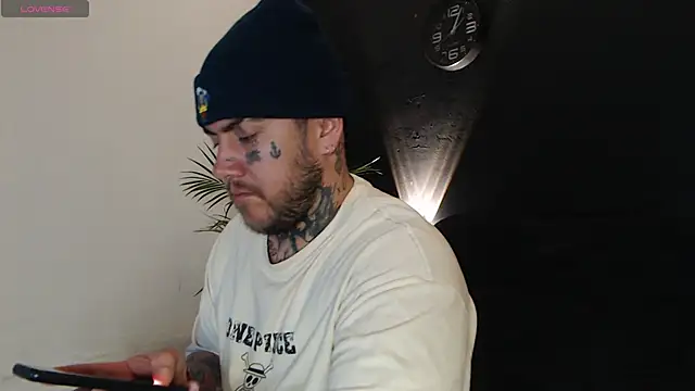 Snapshot of Ash_gusbig chatting on February 6, 3:06 am Ash gusbig online show from February 6, 3:06 am