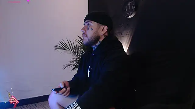 Snapshot of Ash_gusbig chatting on February 15, 12:15 am Ash gusbig online show from February 15, 12:15 am