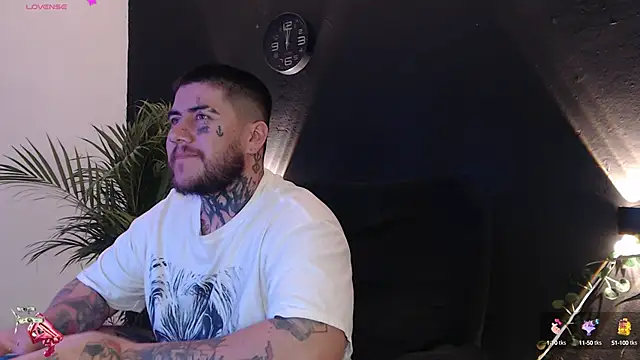 Snapshot of Ash_gusbig chatting on February 22, 3:01 am Ash gusbig online show from February 22, 3:01 am