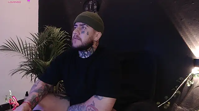 Snapshot of Ash_gusbig chatting on February 23, 2:18 am Ash gusbig online show from February 23, 2:18 am