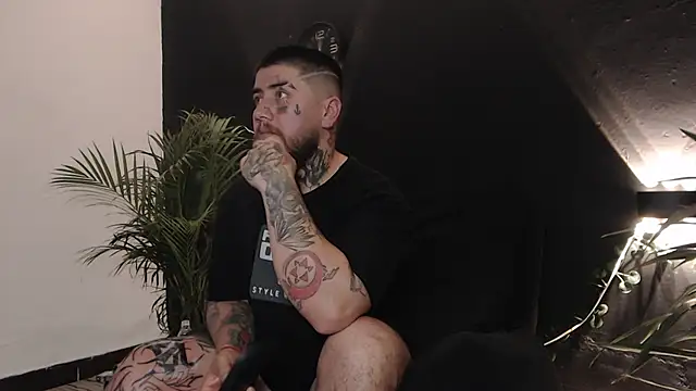 Snapshot of Ash_gusbig chatting on March 6, 3:24 am Ash gusbig online show from March 6, 3:24 am