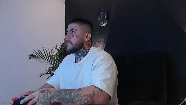 Snapshot of Ash_gusbig chatting on March 16, 1:49 am Ash gusbig online show from March 16, 1:49 am