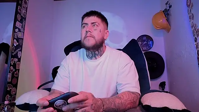 Snapshot of Ash_gusbig chatting on September 12, 4:45 am Ash gusbig online show from September 12, 4:45 am