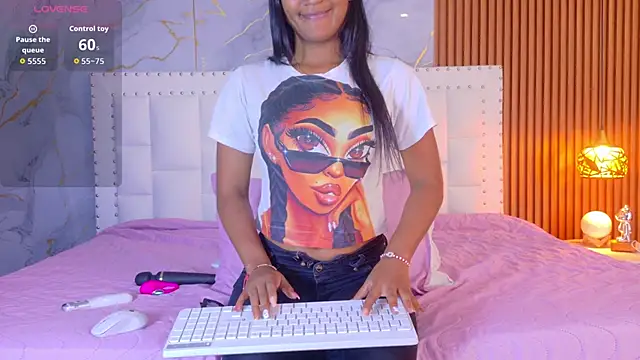 Snapshot of indianschoolgirl chatting on April 6, 7:48 pm indianschoolgirl online show from April 6, 7:48 pm