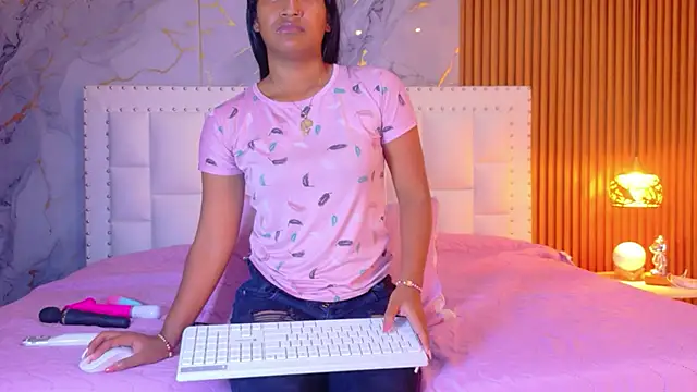Snapshot of indianschoolgirl chatting on April 7, 7:58 pm indianschoolgirl online show from April 7, 7:58 pm