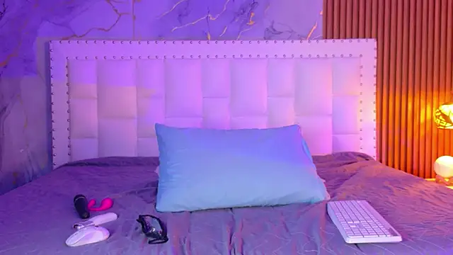 Snapshot of indianschoolgirl chatting on April 15, 7:58 pm indianschoolgirl online show from April 15, 7:58 pm