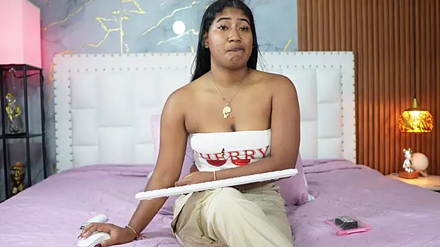 Snapshot of indianschoolgirl chatting on June 5, 7:52 pm indianschoolgirl online show from June 5, 7:52 pm