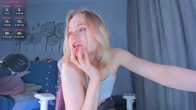 Snapshot of JennyWoody chatting on March 19, 4:02 pm JennyWoody online show from March 19, 4:02 pm