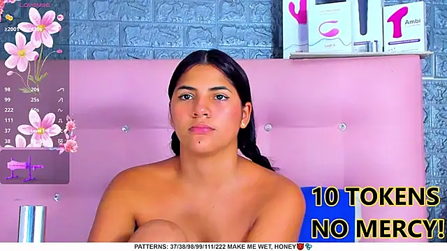 Snapshot of AriannaLewiis chatting on January 26, 2:03 am AriannaLewiis online show from January 26, 2:03 am