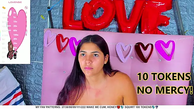 Snapshot of AriannaLewiis chatting on February 15, 2:26 am AriannaLewiis online show from February 15, 2:26 am