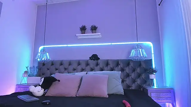 Snapshot of Naomii_Soto chatting on December 6, 4:17 pm Naomii Soto online show from December 6, 4:17 pm