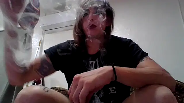 Snapshot of Turning2Jade chatting on October 25, 1:46 am Turning2Jade online show from October 25, 1:46 am