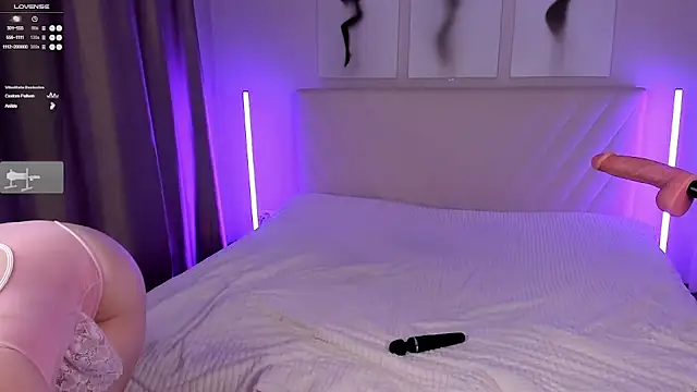 EmmaBarbs online show from October 7, 8:50 pm