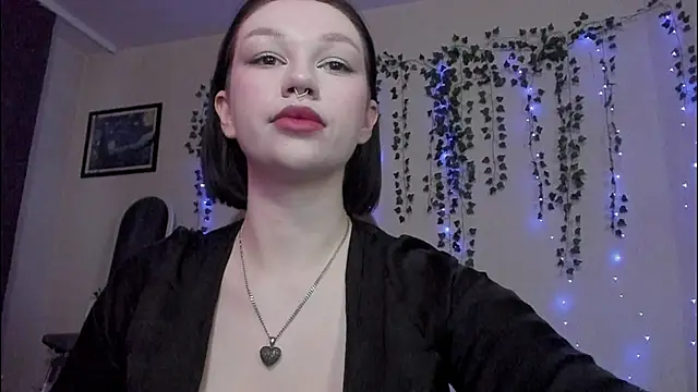 Emmy m00n online show from December 3, 4:14 am