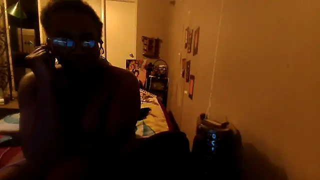 Snapshot of EbonyFetishQueen chatting on March 6, 4:53 am EbonyFetishQueen online show from March 6, 4:53 am