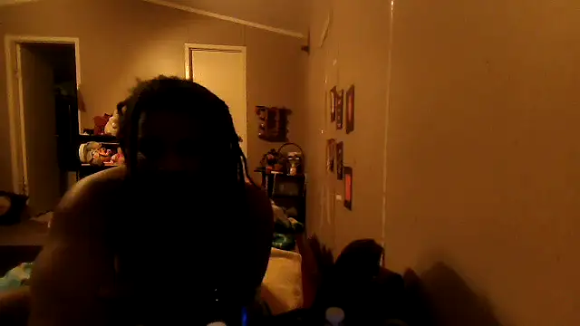 Snapshot of EbonyFetishQueen chatting on March 11, 4:18 am EbonyFetishQueen online show from March 11, 4:18 am