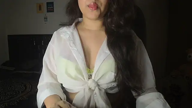 Most-Beautiful-Queen online show from May 12, 7:33 pm