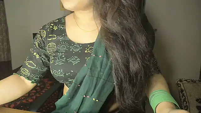 Most-Beautiful-Queen online show from July 13, 6:44 pm