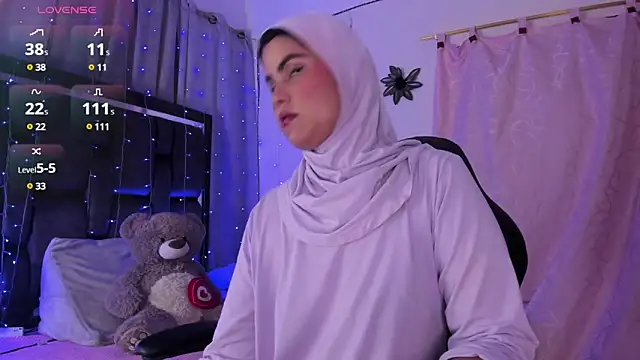 AishaAmin  online show from December 26, 3:42 pm