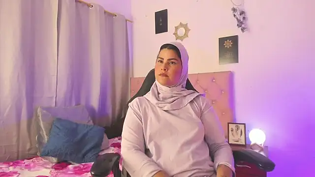 AishaAmin  online show from June 10, 12:26 pm