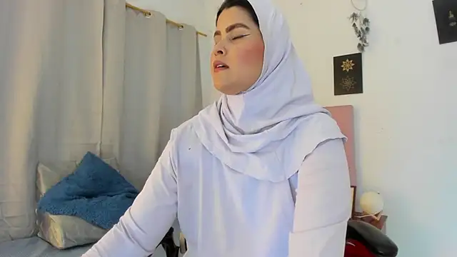 AishaAmin  online show from June 13, 12:14 pm