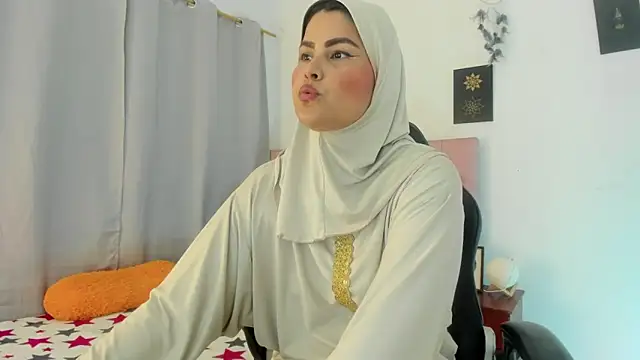 AishaAmin  online show from June 15, 12:07 pm