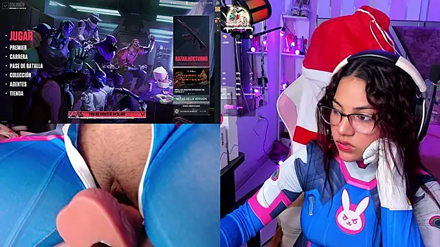 Snapshot of PetiteSophie_ chatting on December 22, 1:11 pm PetiteSophie online show from December 22, 1:11 pm