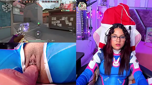 Snapshot of PetiteSophie_ chatting on December 22, 4:17 pm PetiteSophie online show from December 22, 4:17 pm