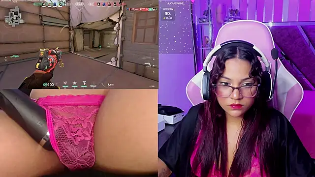 Snapshot of PetiteSophie_ chatting on January 12, 5:33 pm PetiteSophie online show from January 12, 5:33 pm