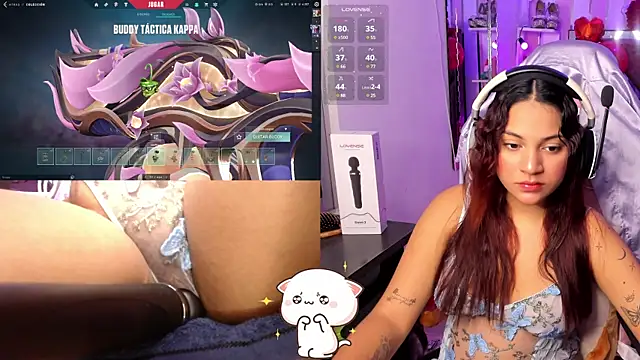 Snapshot of PetiteSophie_ chatting on February 7, 2:04 pm PetiteSophie online show from February 7, 2:04 pm
