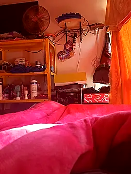 Snapshot of Entretener chatting on February 15, 1:52 pm Entretener online show from February 15, 1:52 pm