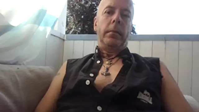 Snapshot of SHARPSkinhead chatting on June 29, 7:58 am SHARPSkinhead online show from June 29, 7:58 am