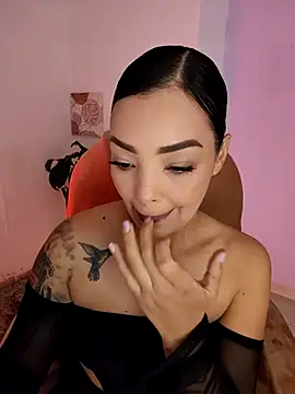 Snapshot of Sara_LipsX chatting on November 20, 1:50 am Sara LipsX online show from November 20, 1:50 am